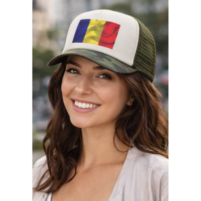 Șapcă trucker camuflaj cu drapelul României – Imprimare DTF