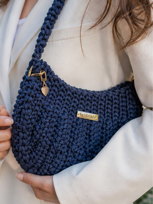 Geantă croșetată handmade – Eleganta în nuanțe de bleumarin